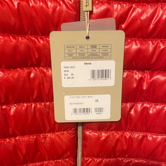 Herno Red Short-Sleeve Puffer Jacket - Picture 7 of 7